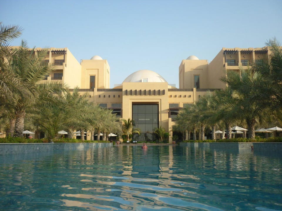 Großer Salzwasserpool Hilton Resort und Spa Rixos Al Mairid Ras Al Khaimah