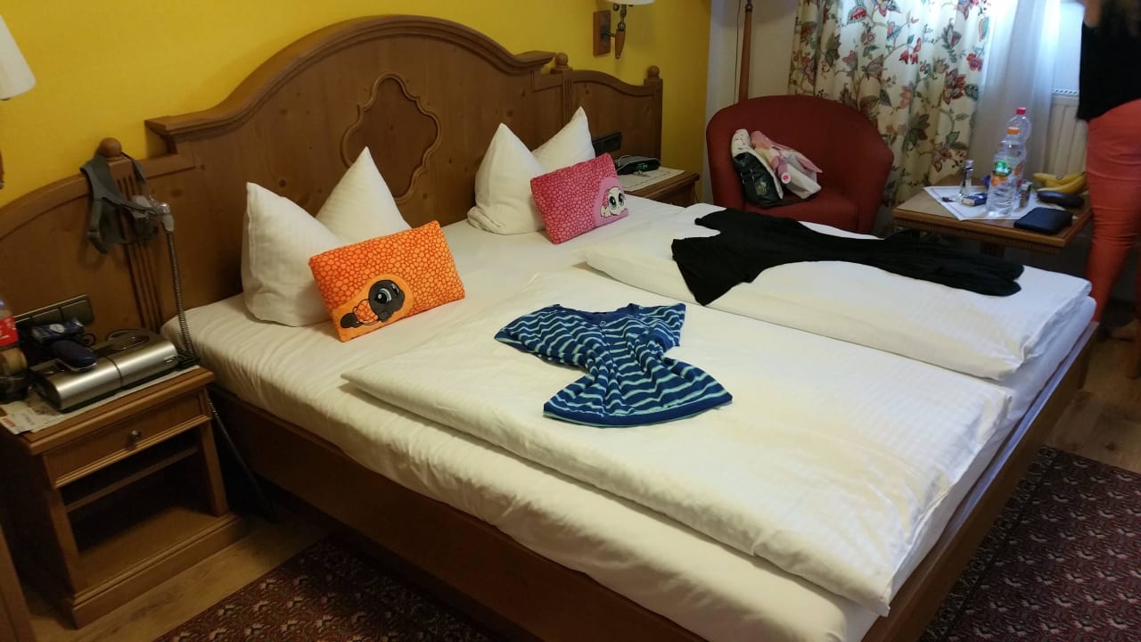 So nett dekoriert wurden unsere Nachtwäsche und Ki Hotel Gondel