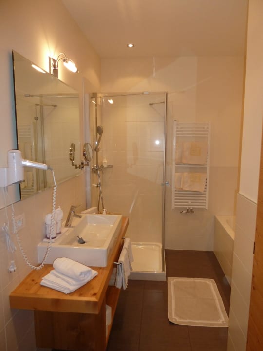 Badezimmer mit separatem WC Hotel Wiesenhof Garden Resort