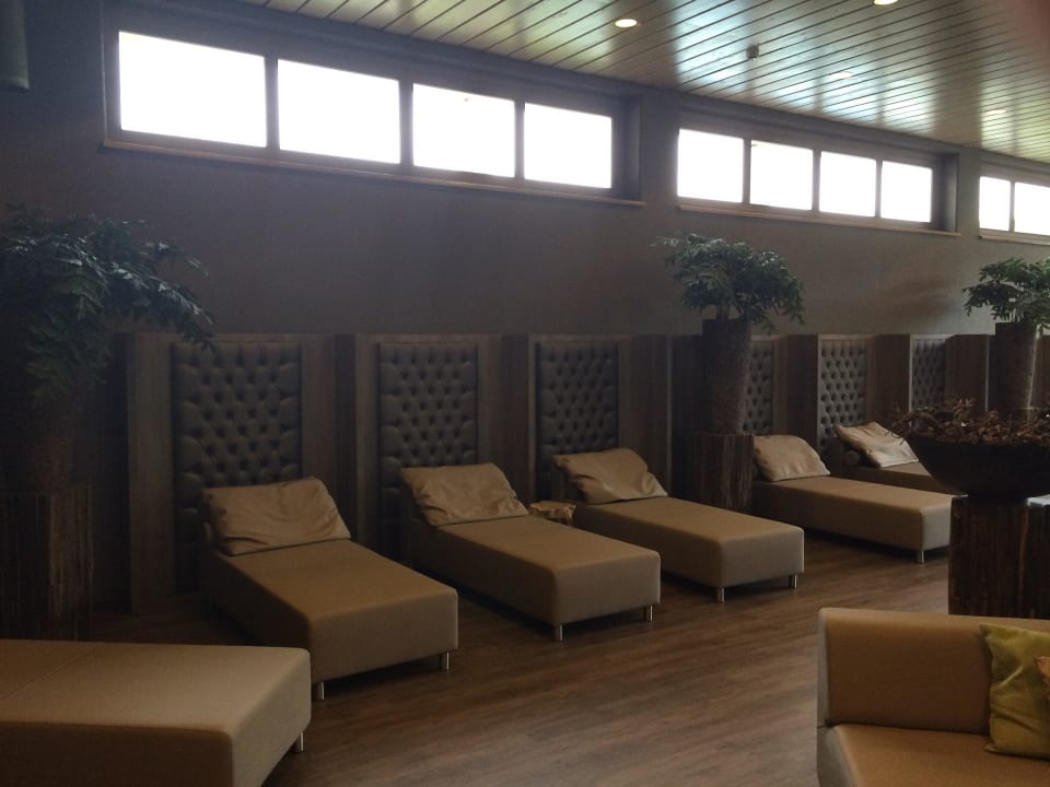 Liegen im Indoor Pool, oben Aldiana Club Ampflwang