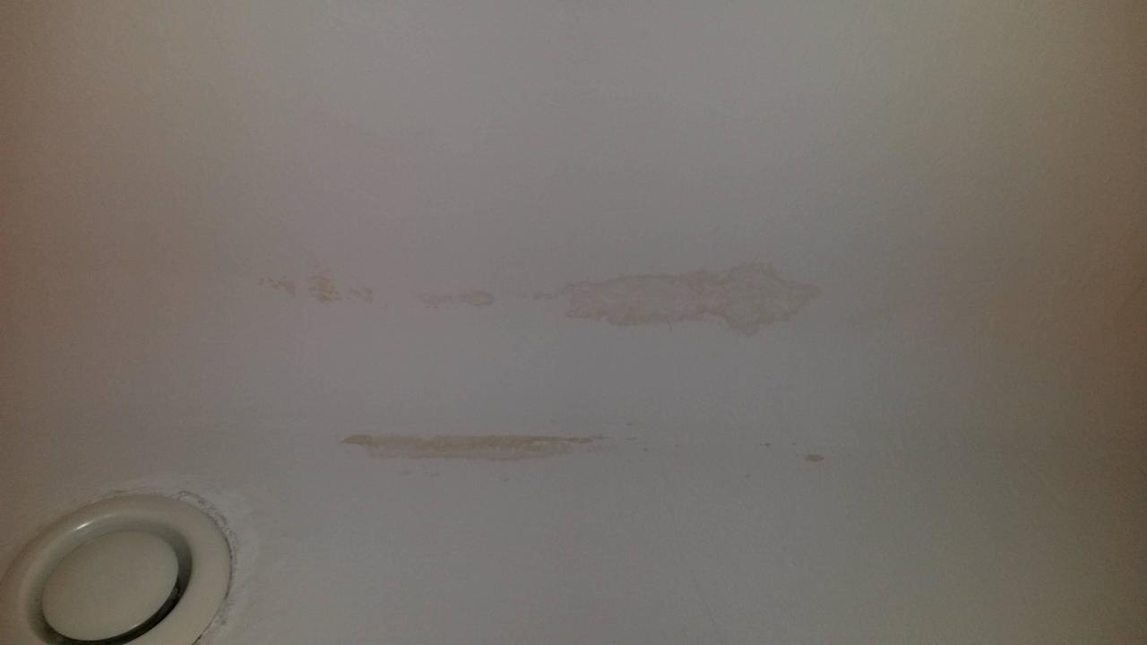 Wasserfleck an der Badezimmerwand Days Inn Leipzig City Centre