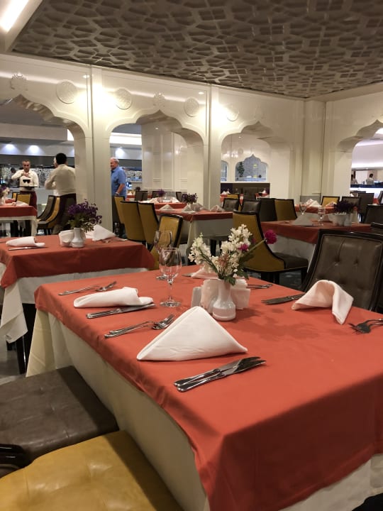 Gastro Royal Taj Mahal Hotel