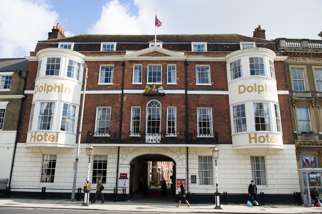 Front of the hotel Mercure Southampton Centre Dolphin Hotel