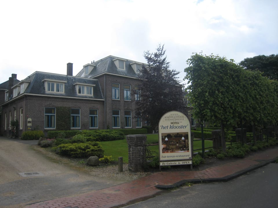 Einfahrt zum Parkplatz Hotel het Klooster