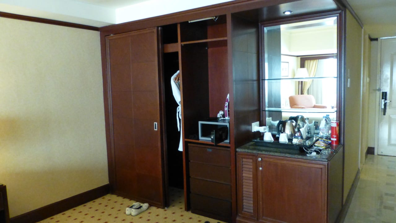 Schrank+Minibar Hotel Le Meridien Kota Kinabalu