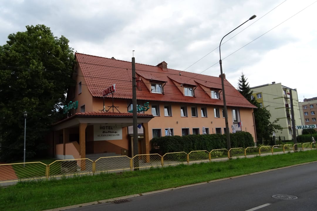 Vorderansicht des Hotels Hotel żuławy