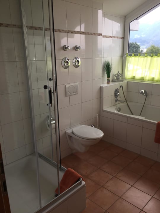 Großes helles Bad Vitalpark Blaichach Burgberg