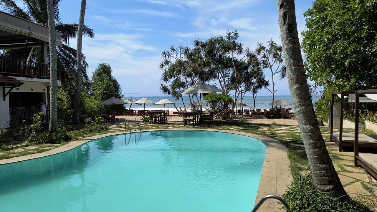 Pool Good Karma Hotel