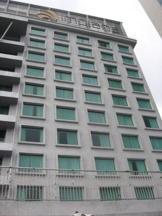 Blick vom Pool auf einen Teil des Hotels Impiana KLCC Hotel