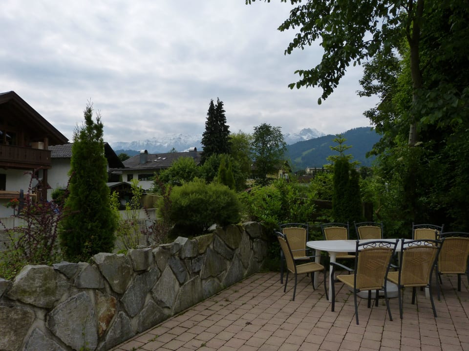 Sitzplatz an der Partnach Hotel Bavaria Garmisch Partenkirchen