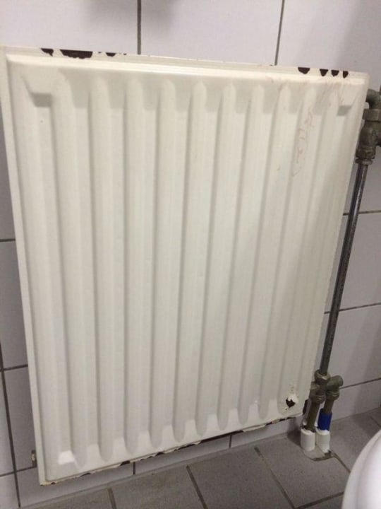 Rostige Heizung im Bad Center Parcs Park Nordseeküste