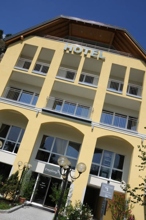 Außenansicht Eingang Hotel Gartenhotel Pfeffel
