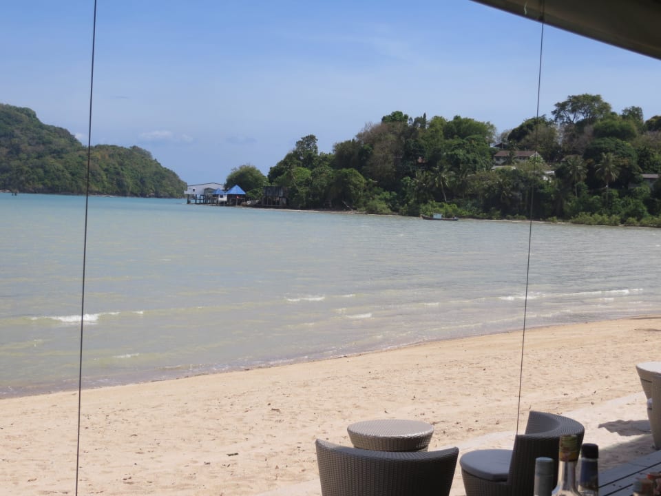 Plage devant resto Patio Crowne Plaza Phuket Panwa Beach