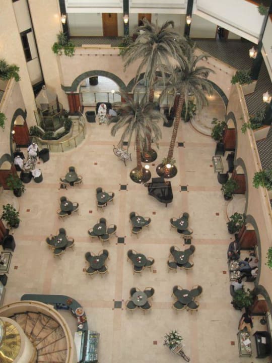Blick von oben auf die Lobby Radisson Blu Hotel & Resort Al Ain