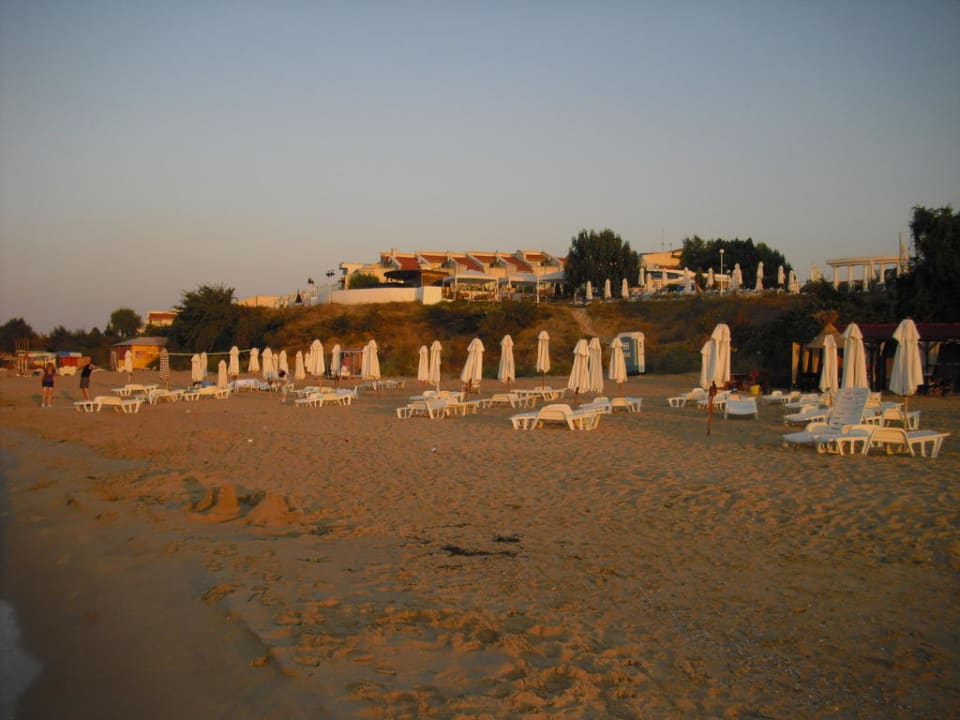Strand vor dem Ansturm Hotel Sineva Beach