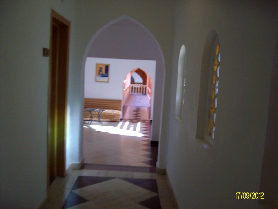 Weg vom Zimmer zur Rezeption Pickalbatros Alf Leila Wa Leila Resort - Neverland Hurghada