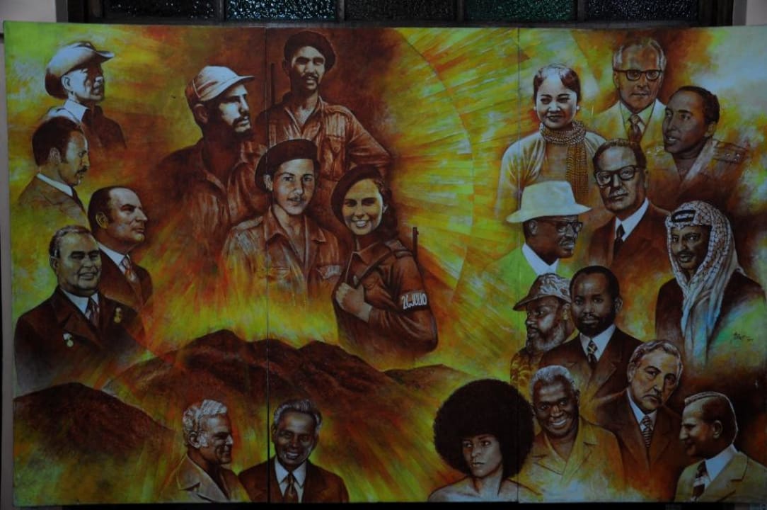 Die Helden des Kommunismus  Hotel Versalles