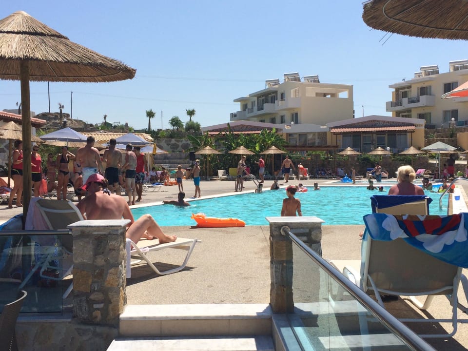 Pool and pool pub Hotel Kouros Palace