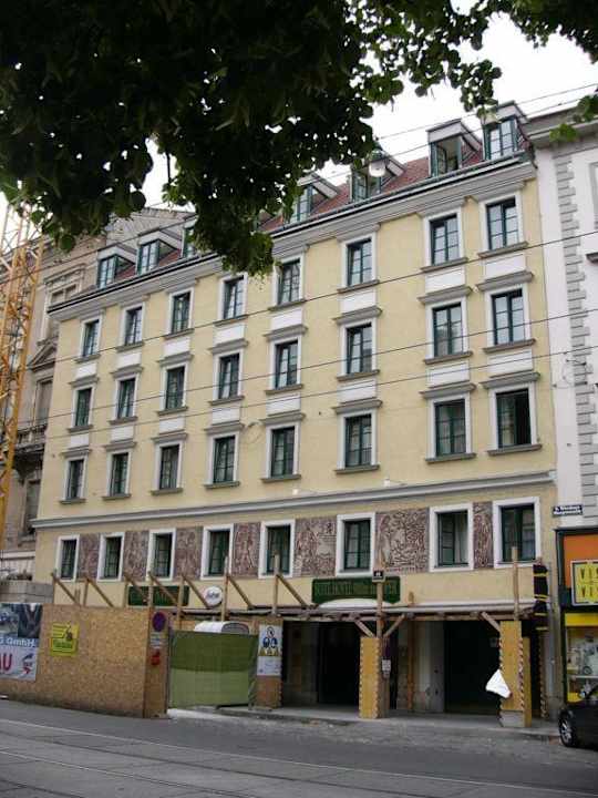 Hotelfassade Suite Hotel 900 m zur Oper