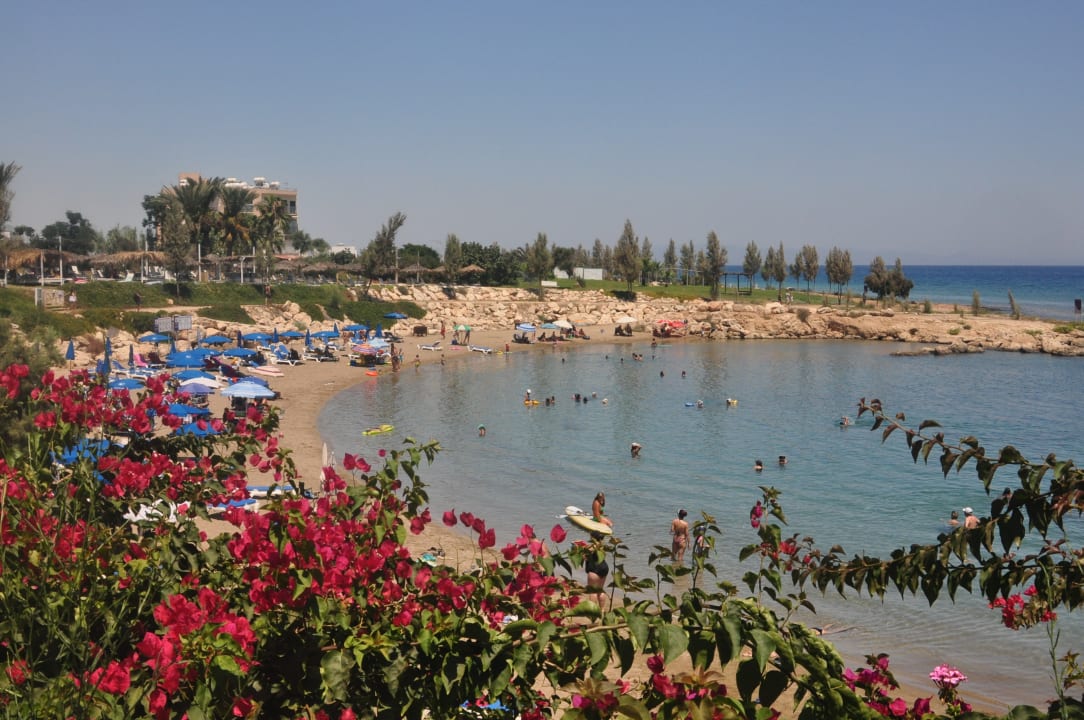 Strand Crystal Springs Beach Hotel