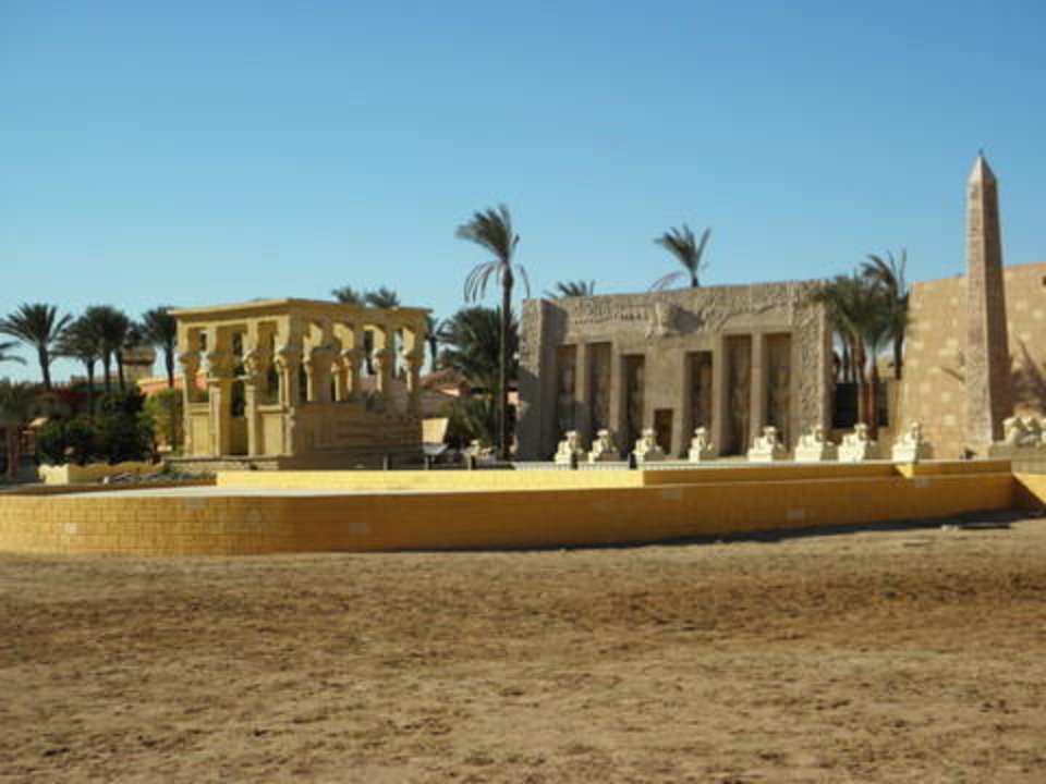 Widok z amfiteatru Pickalbatros Alf Leila Wa Leila Resort - Neverland Hurghada