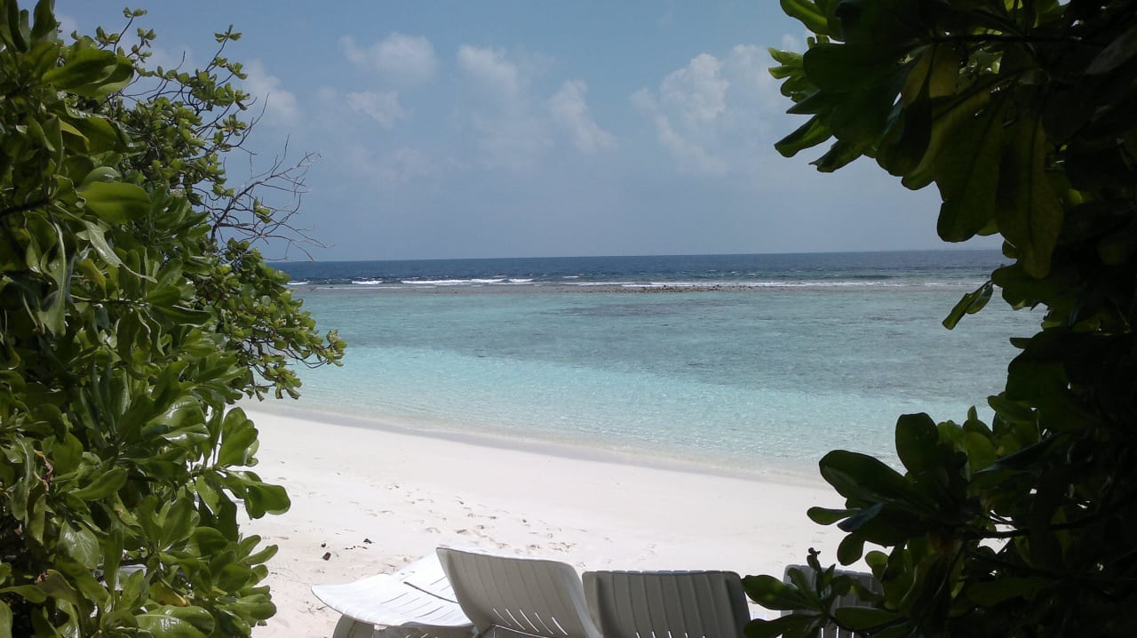 Strand vor Deluxe Bungalows Bandos Maldives