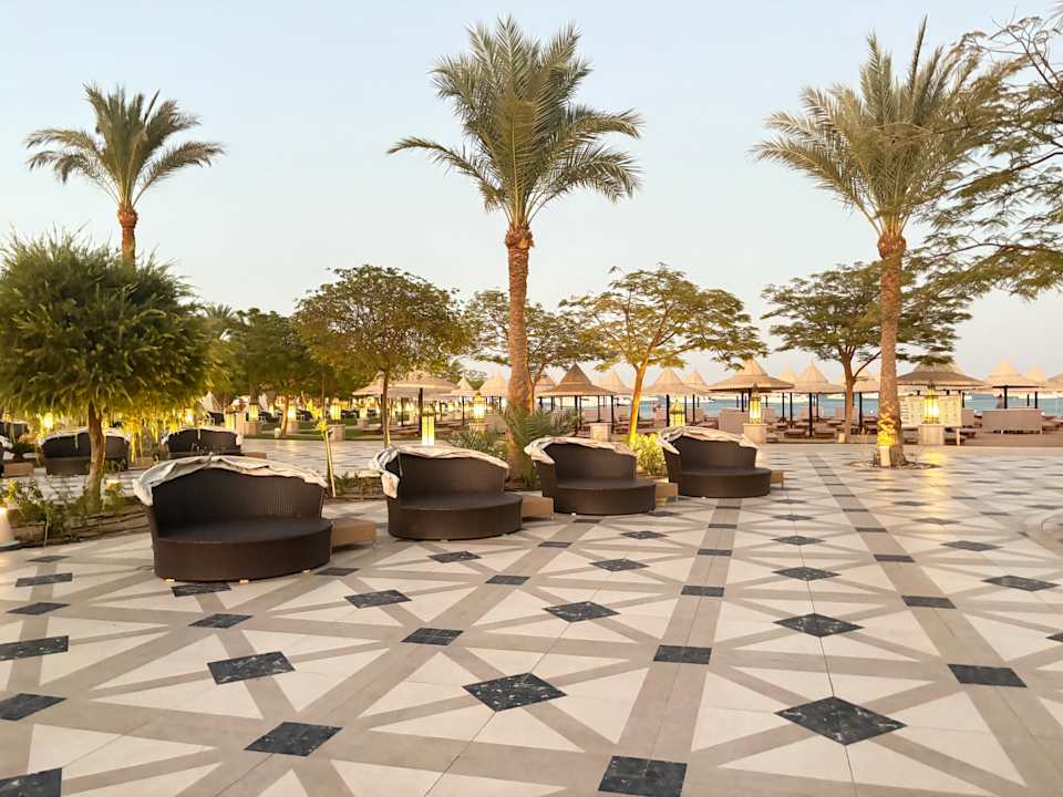 Gartenanlage The Grand Palace - Adults only