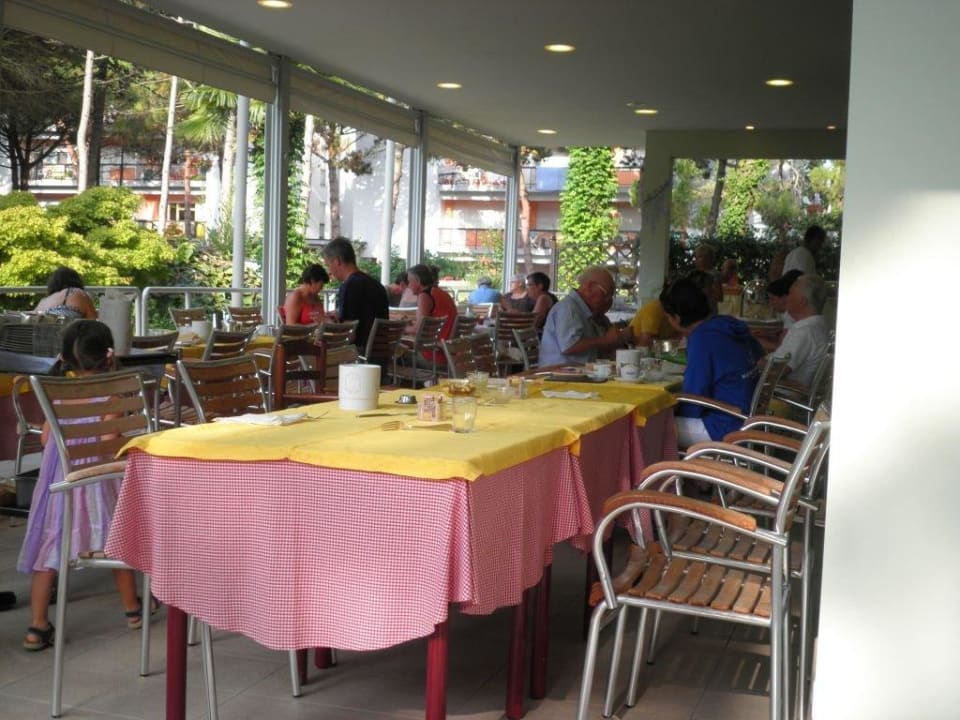 Frühstück auf der Terrasse Hotel Arizona