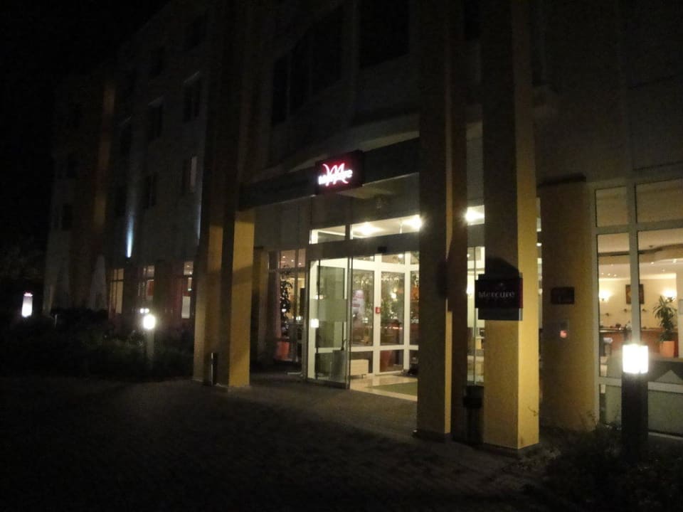 Eingang Mercure Hotel Stuttgart Gerlingen