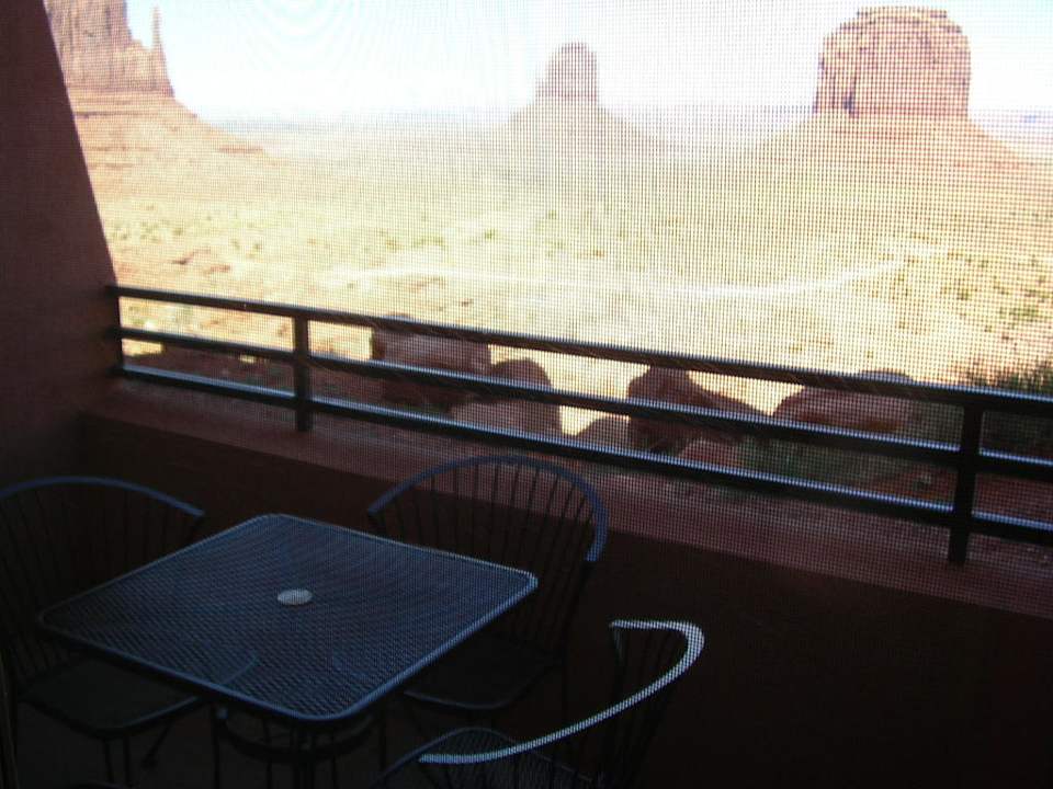 Linker und rechter Handschuh und Merrick Butte The View Hotel