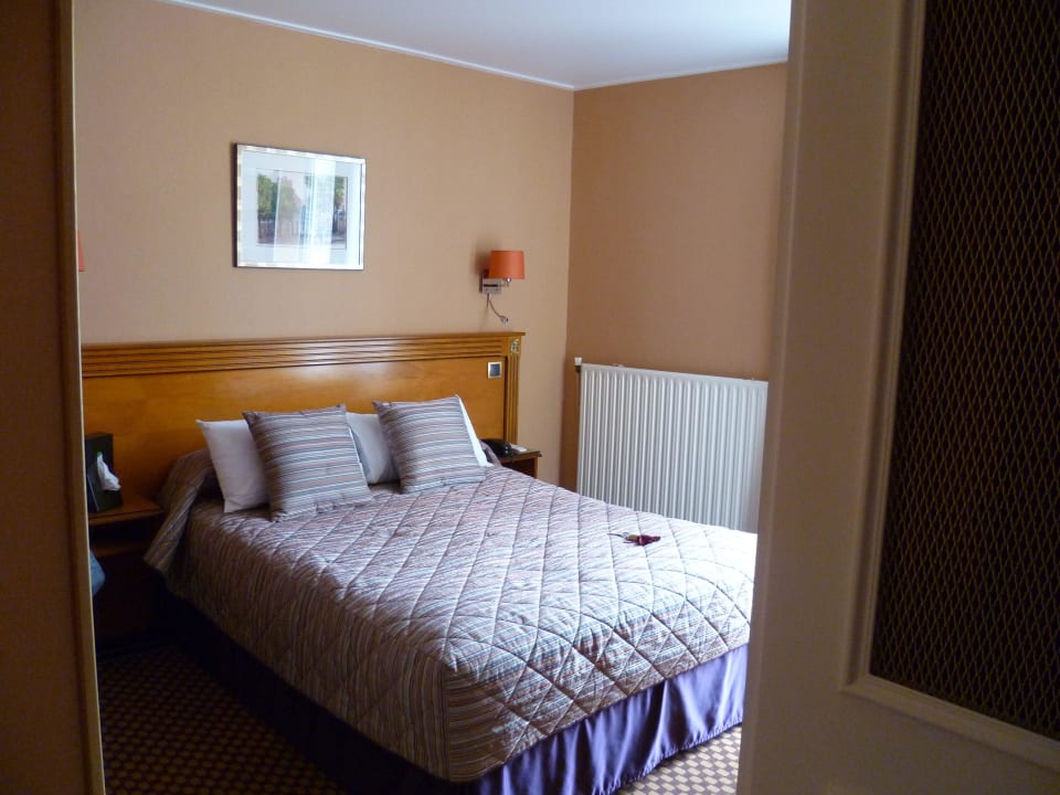 Schlafzimmer 2. Superior (4.Stock) Hotel des Arts Montmatre