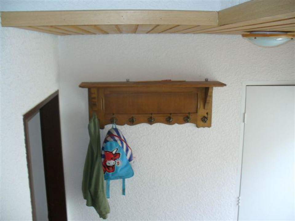 Blick von der Treppe nach unten zum Seiteneingang Apartments Stegelshof