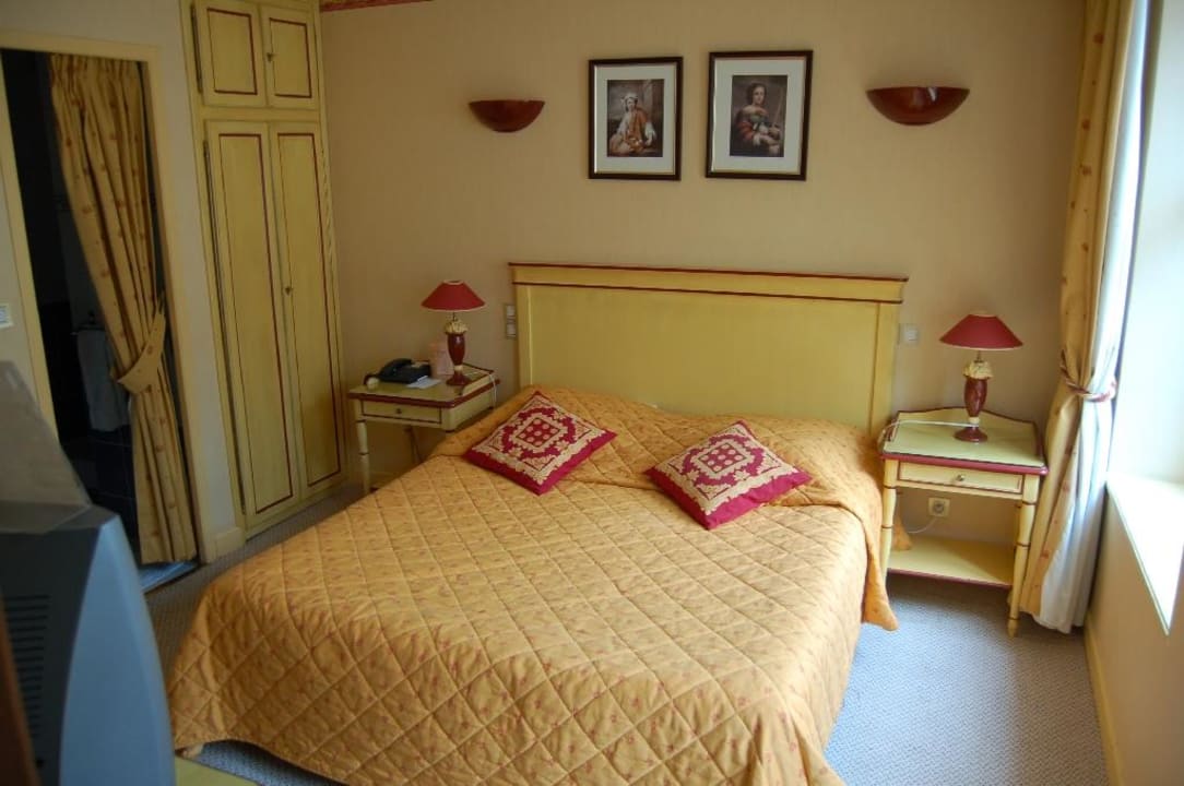 Hotel Coq Hardi - Schlafzimmer Hostellerie Du Coq Hardi