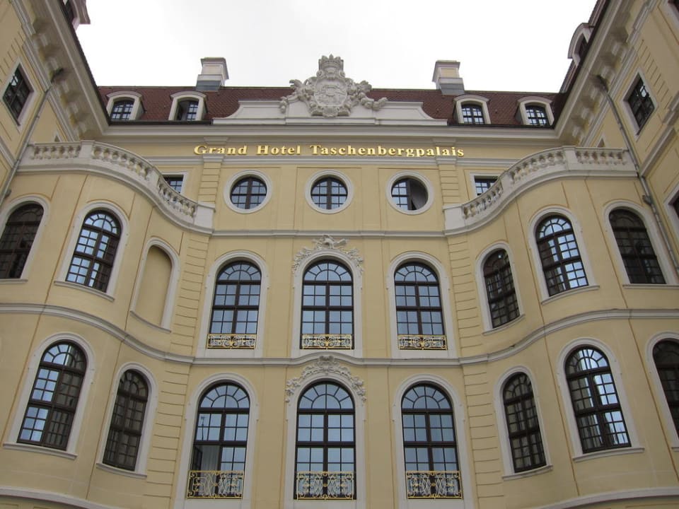 Prächtige Fassade Hotel Taschenbergpalais Kempinski Dresden