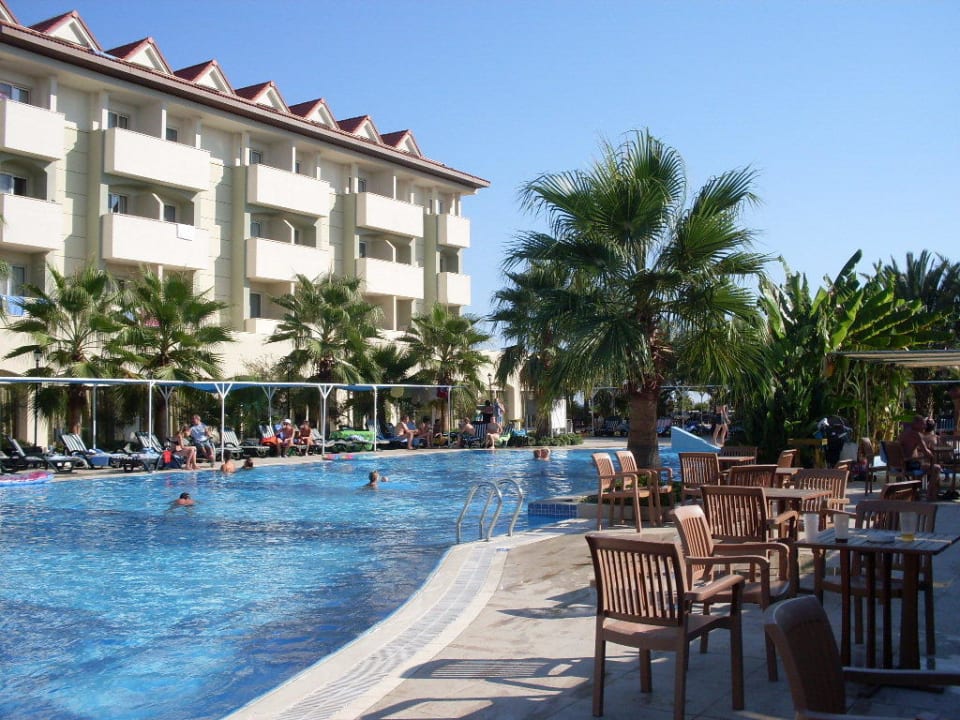 Główny basen Hotel Süral Resort