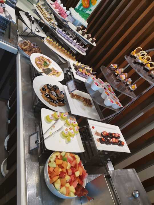 Gastro Royal Palms Beach Hotel