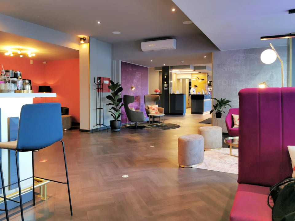 Lobby Premier Inn Saarbrücken City Centre