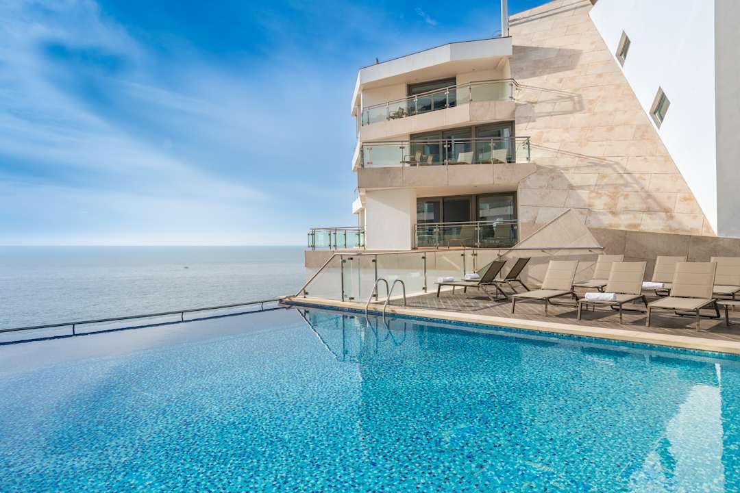 Pool Sesimbra Oceanfront Hotel