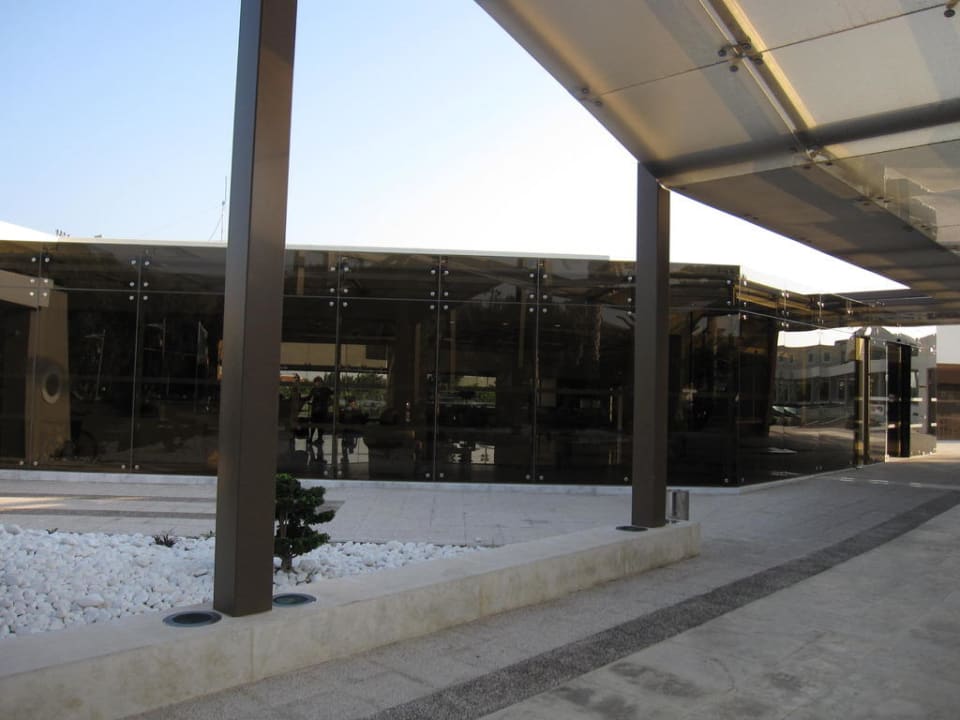 Eingang von Strasse Kipriotis Village Resort