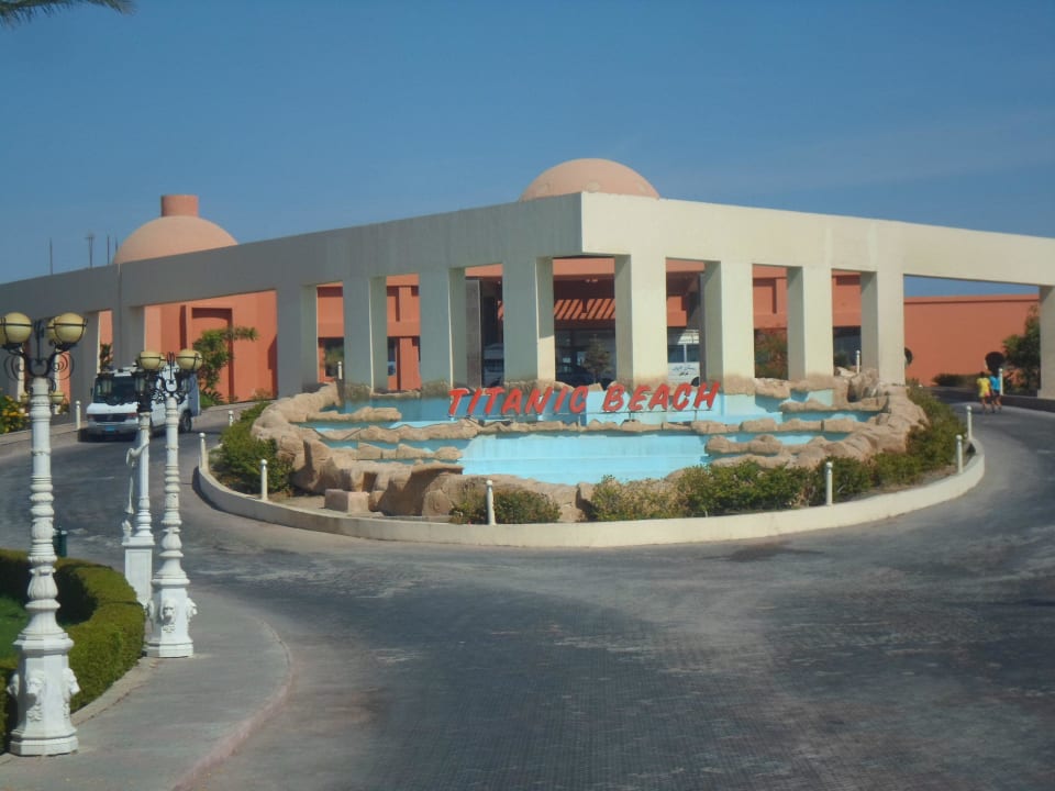 Auffahrt Titanic Beach Spa & Aqua Park