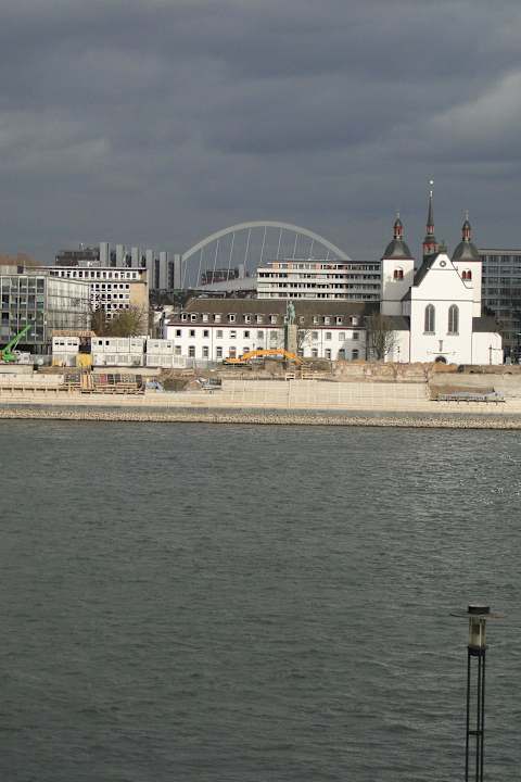 Blick auf die Lanxess- Arena  Rhein-Hotel St.Martin