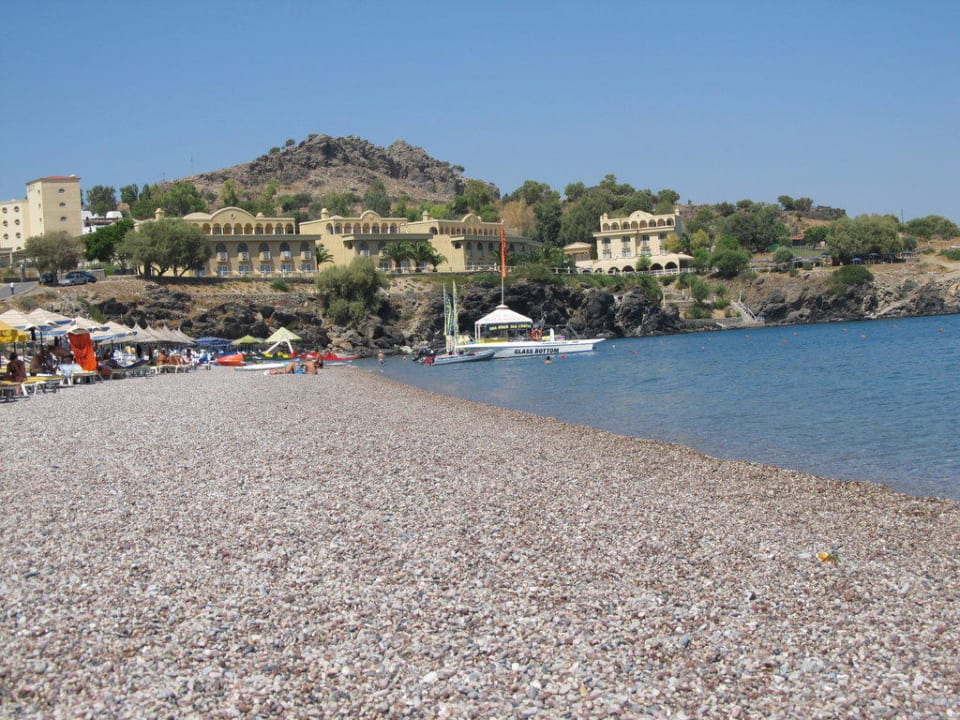 Blick vom Strand auf das Hotel Lindos Royal Resort