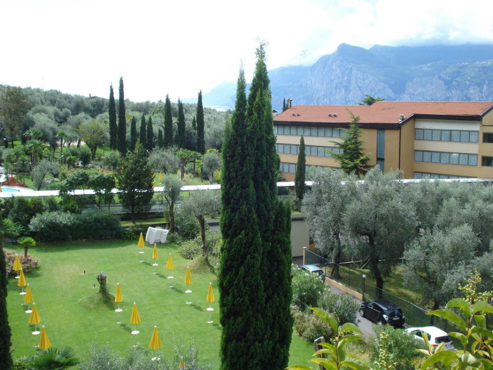 Blick von Balkon auf Hauptgebäude Hotel Majestic Palace