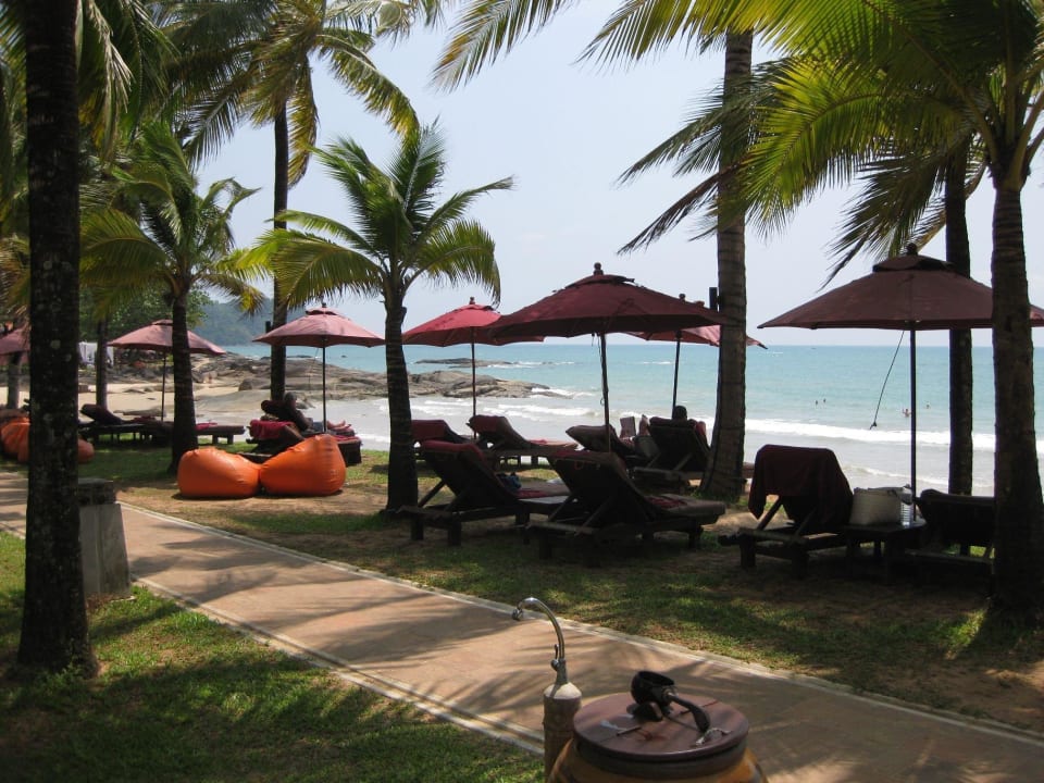 Liegen direkt vor dem eigentlichen Strand Khaolak Laguna Resort