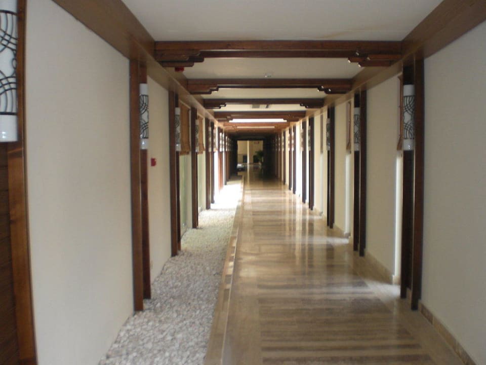 Gang der einzelnen Häuser Royal Atlantis Spa & Resort