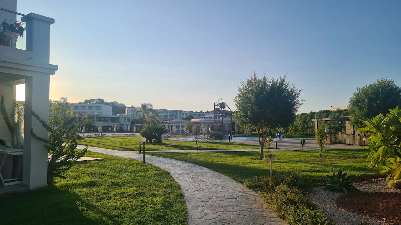 Gartenanlage Asterias Beach Resort