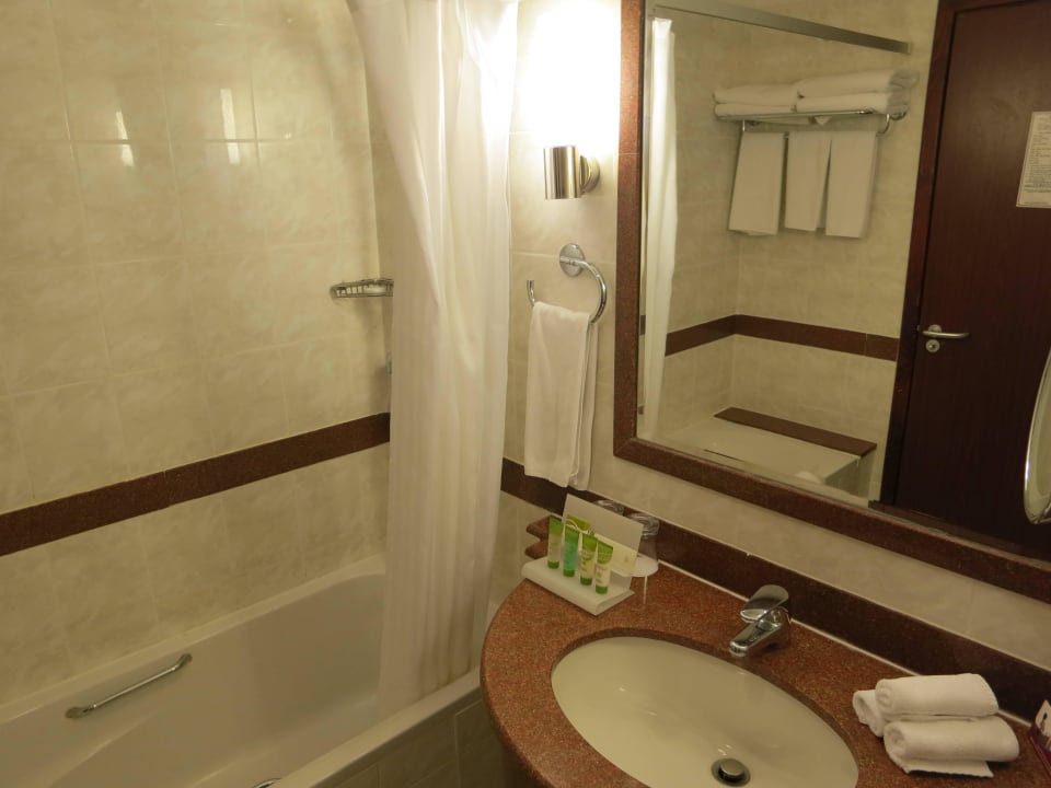 Bad im Standardzimmer #253 Crowne Plaza Salalah