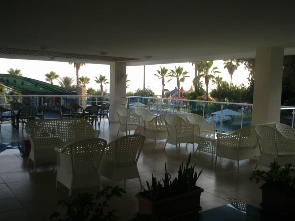 Вид на террасу MC Beach Park Resort Hotel