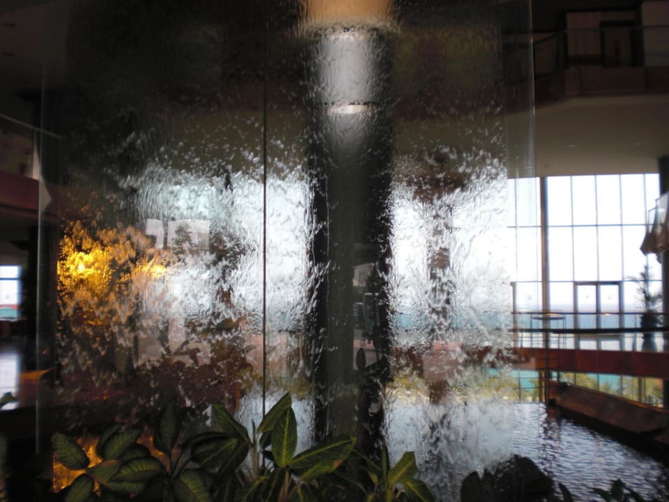 Wasserfall in der Lobby R2 Pajara Beach