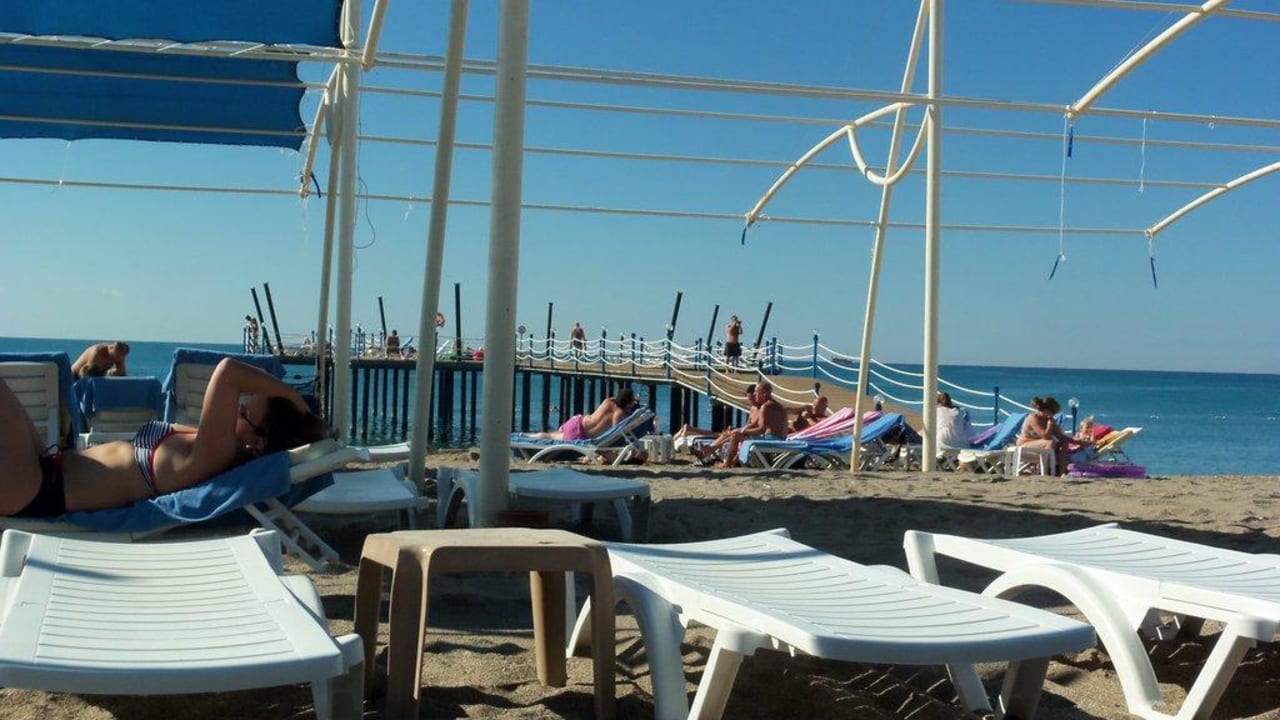 Steg ins Meer & Liegen Seaden Sea World Resort & Spa